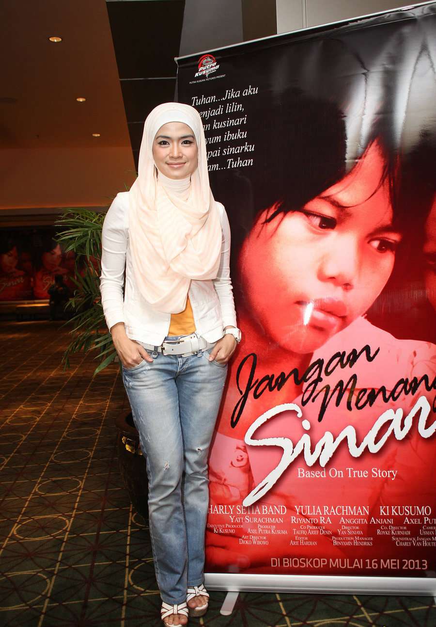 Yulia Rachman, Cantik Berhijab