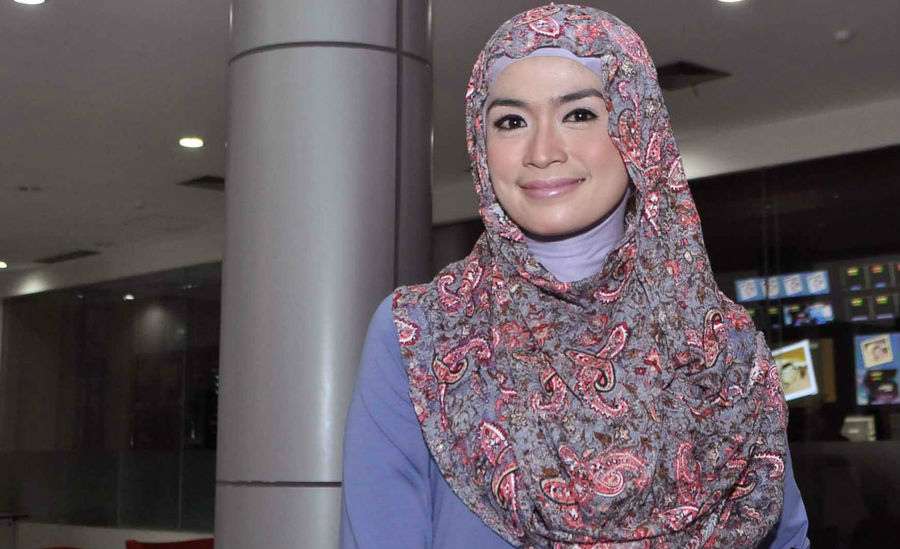 Yulia Rachman, Cantik Berhijab