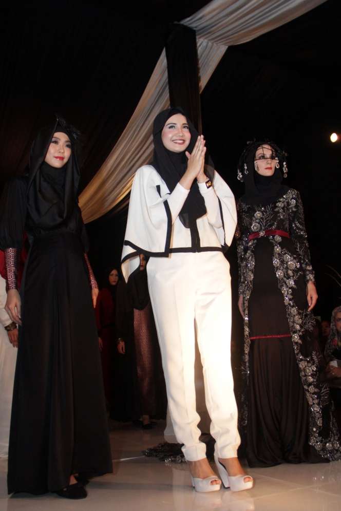 Koleksi Fashion Hijab Zaskia Sungkar