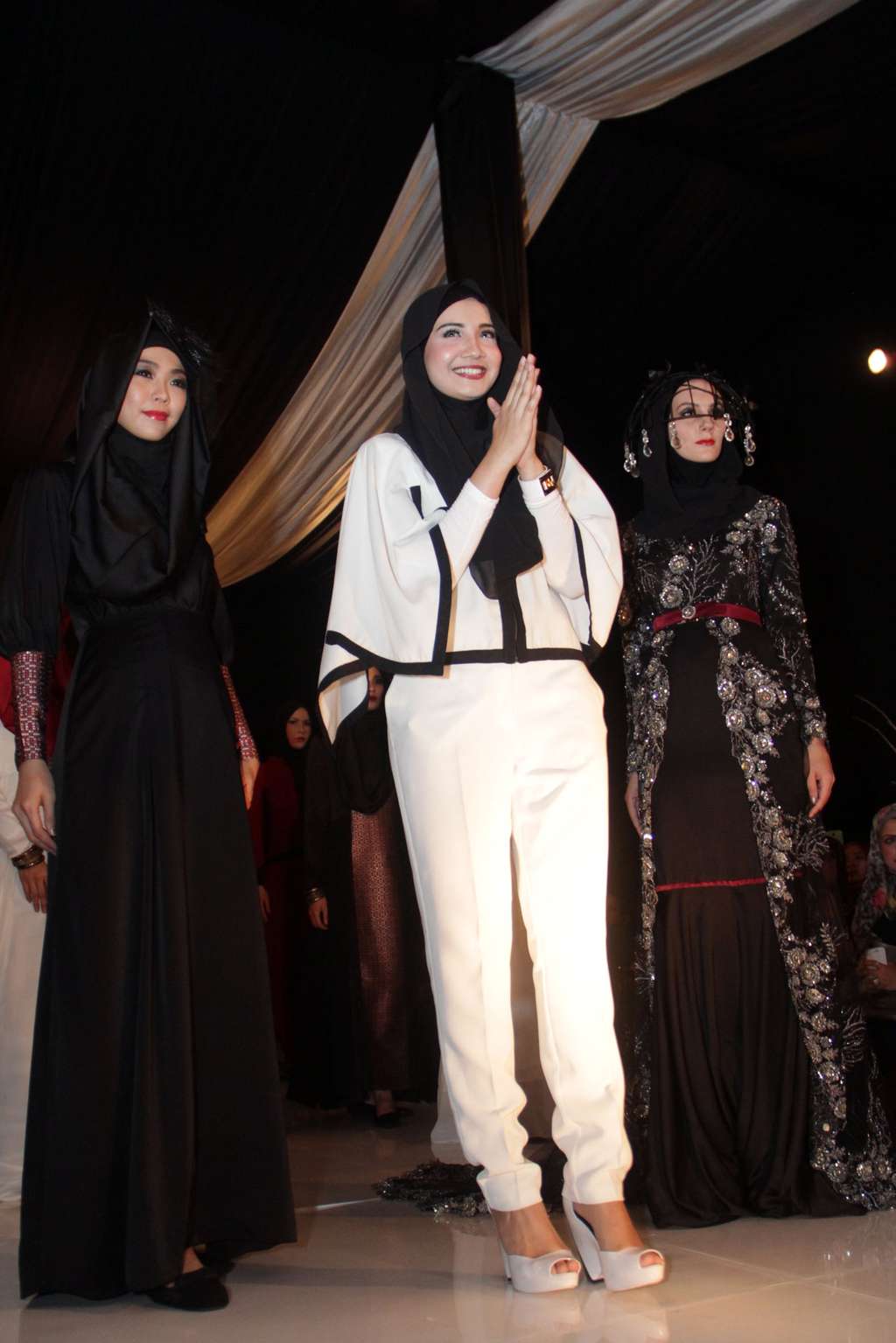 Koleksi Fashion Hijab Zaskia Sungkar