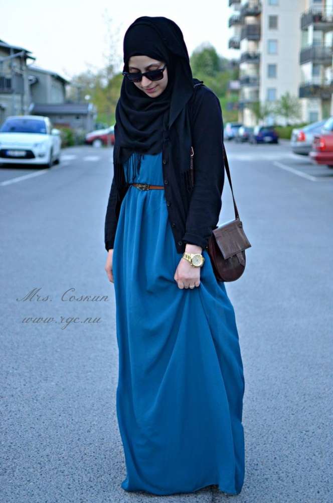 Cantik Elegan dalam Balutan Maxi-Dress