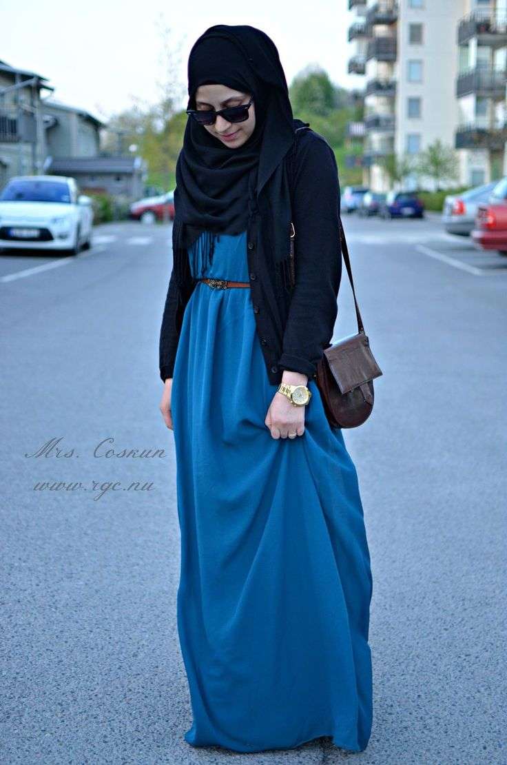 Cantik Elegan dalam Balutan Maxi-Dress