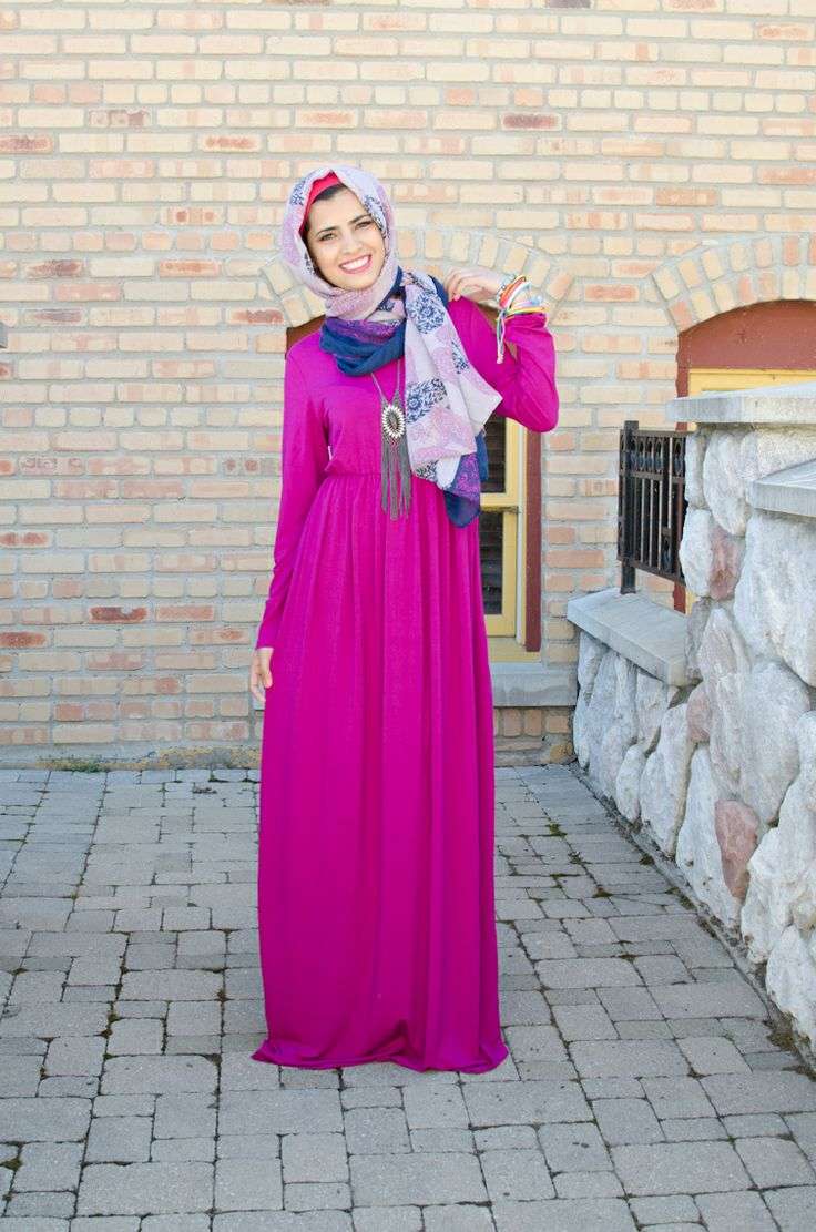 Cantik Elegan dalam Balutan Maxi-Dress