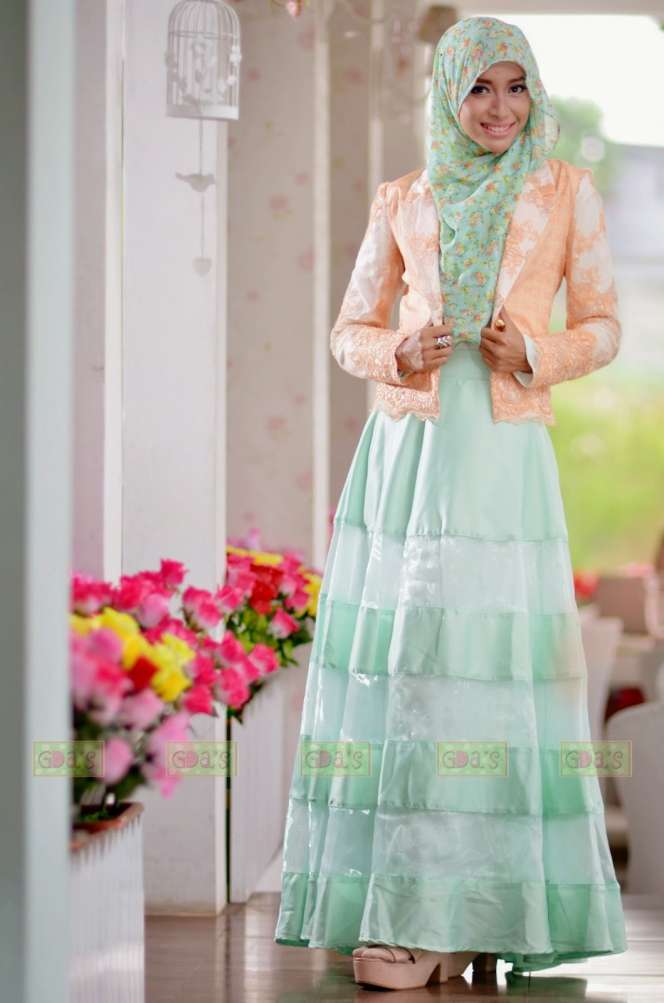 Dress Anggun Besutan Putri Aa Gym