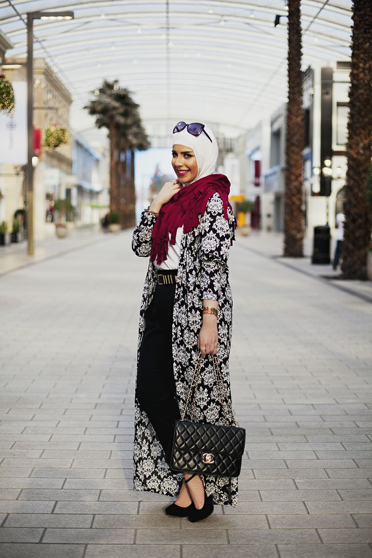 Modis dengan Cardigan `Hoodie`