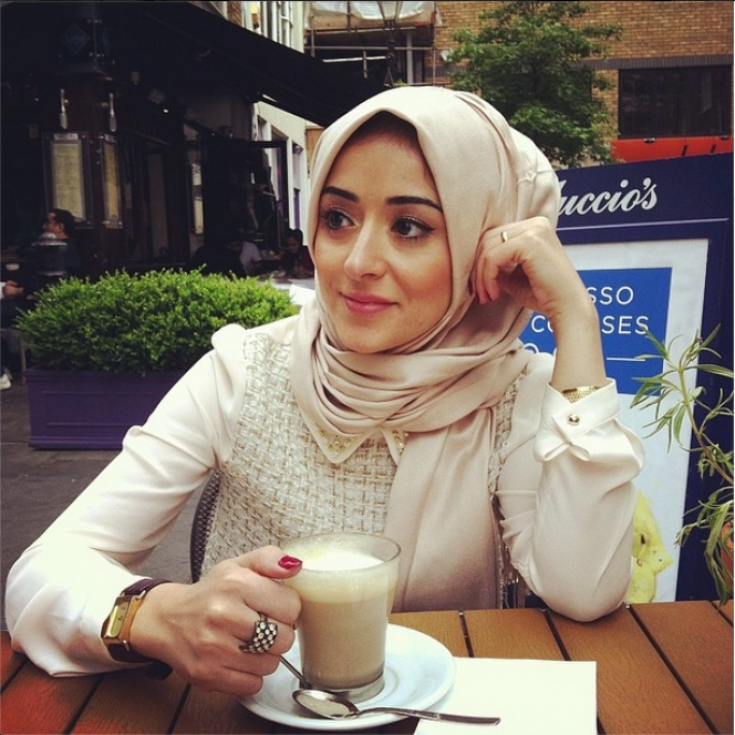 Gayanya Menyedot Perhatian Hijabers Dunia