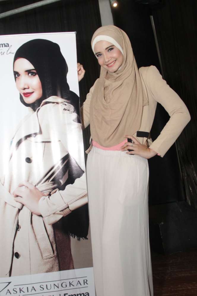 Keanggunan Busana Hijab `Zaskia Sungkar`