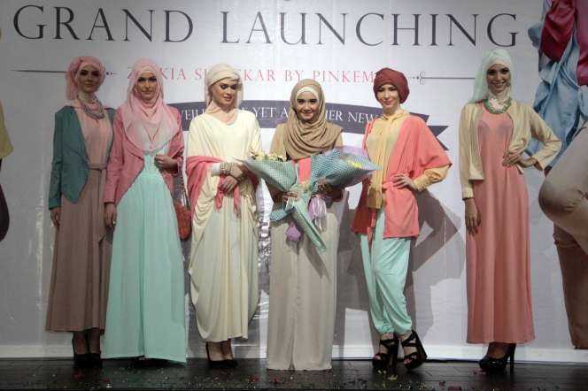 Keanggunan Busana Hijab `Zaskia Sungkar`
