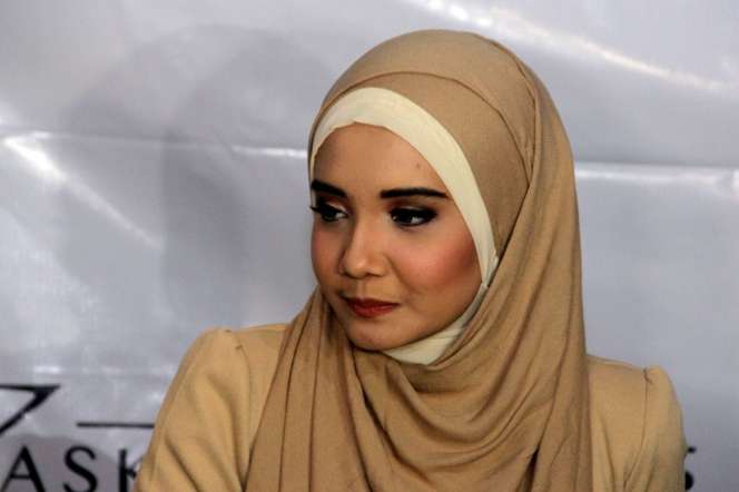 Keanggunan Busana Hijab `Zaskia Sungkar`