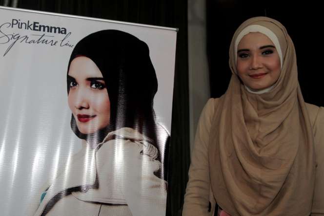 Keanggunan Busana Hijab `Zaskia Sungkar`