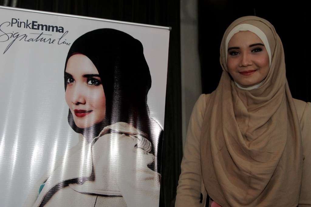 Keanggunan Busana Hijab `Zaskia Sungkar`