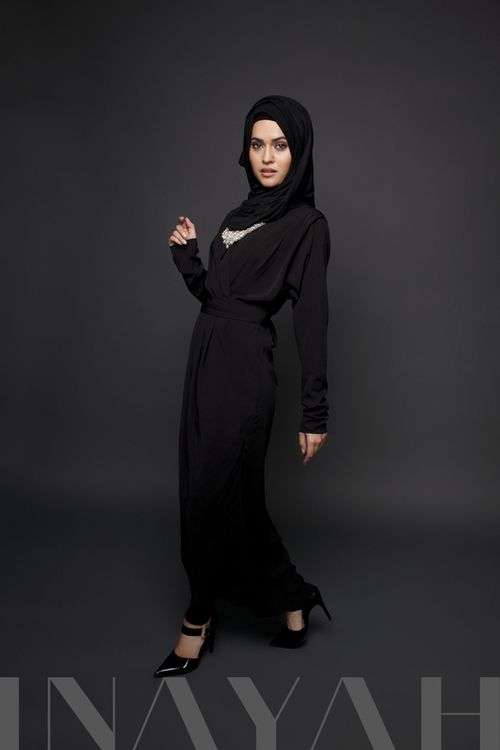 Tampil Anggun dalam Balutan Abaya Stylish 