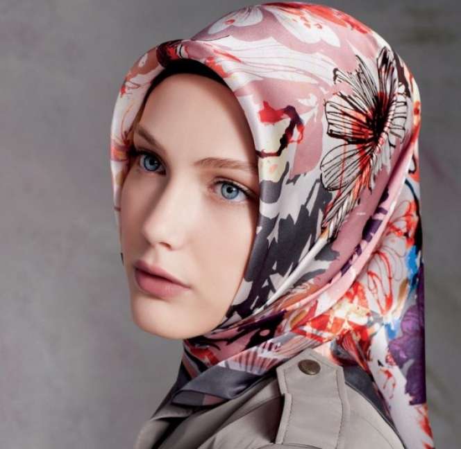 Ragam Scarf Sutra Bermotif Cantik
