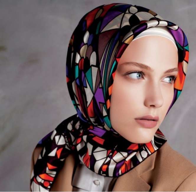 Ragam Scarf Sutra Bermotif Cantik