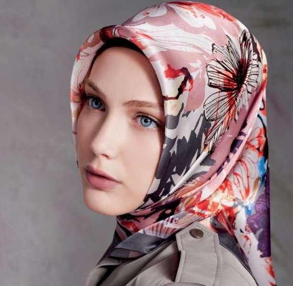 Ragam Scarf Sutra Bermotif Cantik