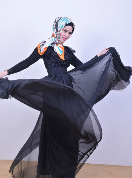 Gaya Hijab Angel Lelga, Otentik Bukan `Follower`