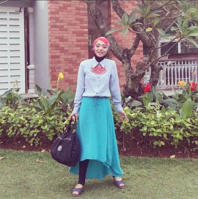 Gaya Hijab Animator Muda, Putri Bungsu Ikang Fawzi