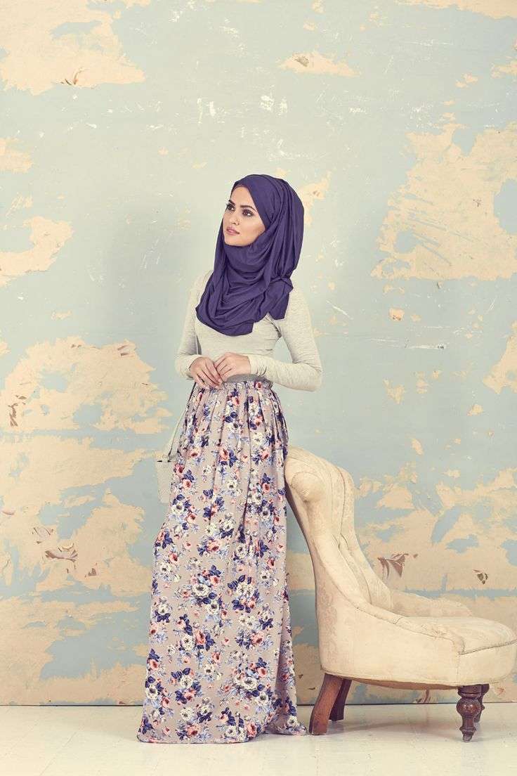 Tampil Feminin dengan Rok Floral