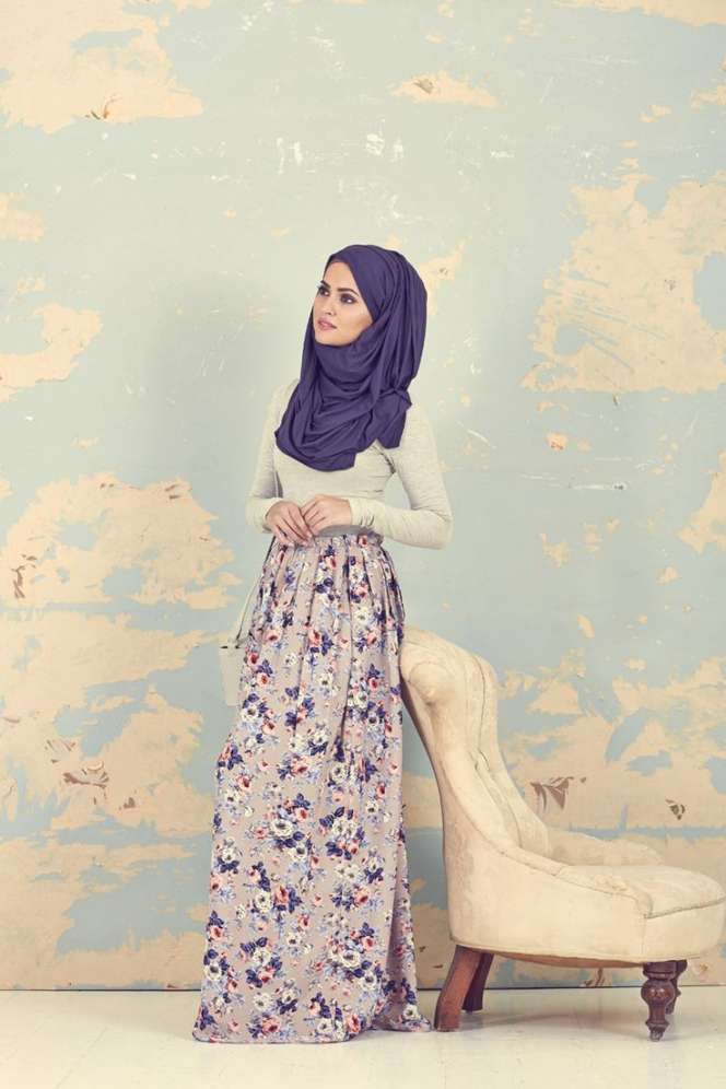 Tampil Feminin dengan Rok Floral