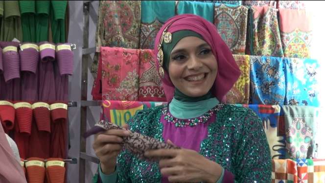 Gaya Hijab Dokter Cantik Si Ahli Gizi 