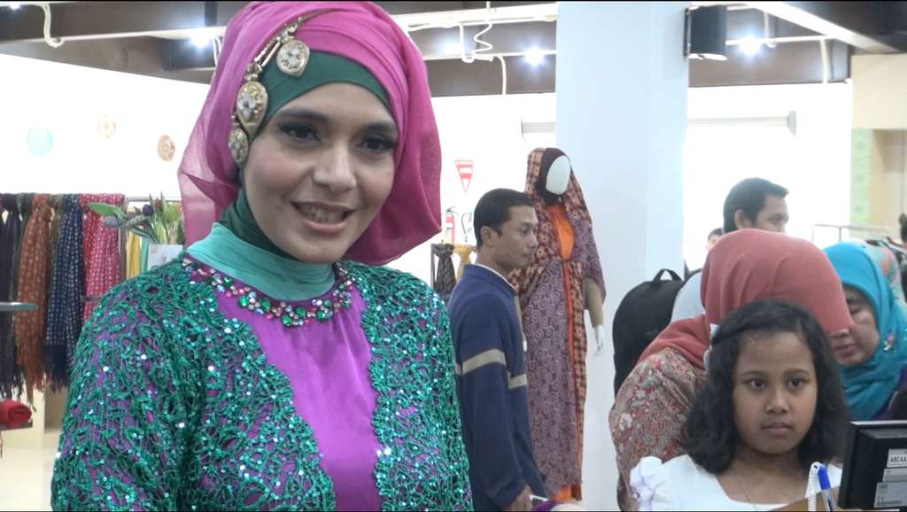Gaya Hijab Dokter Cantik Si Ahli Gizi 