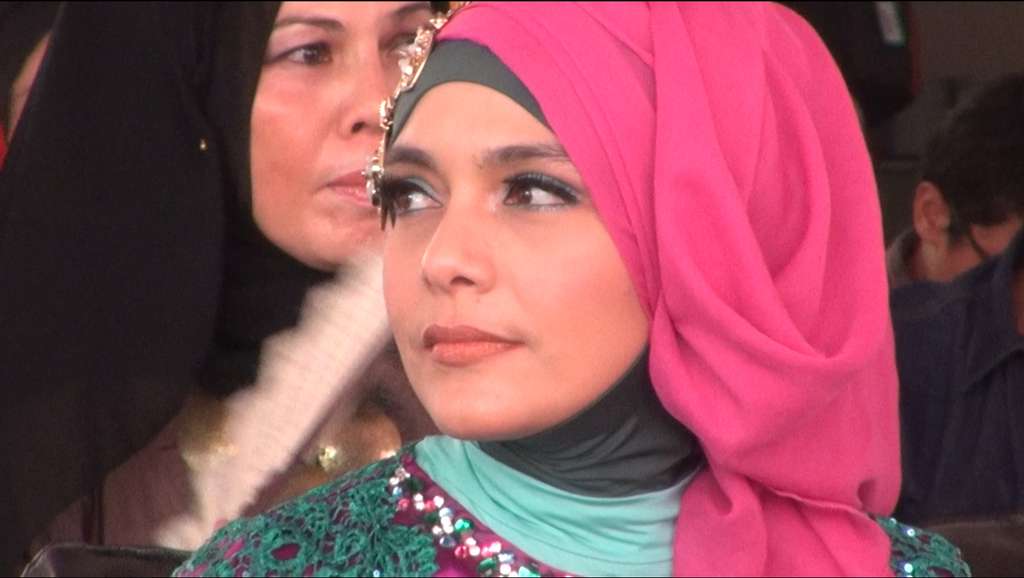 Gaya Hijab Dokter Cantik Si Ahli Gizi 