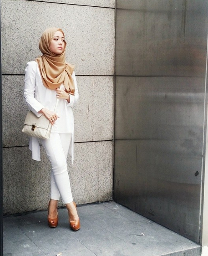 Gaya `Putih` Fashion Blogger Vivy Yusof