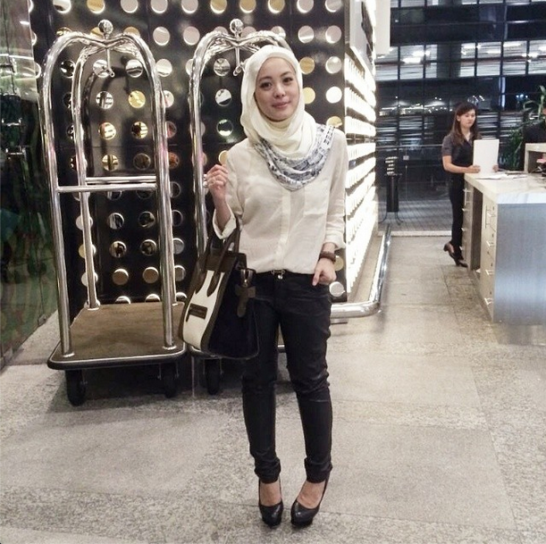 Gaya `Putih` Fashion Blogger Vivy Yusof