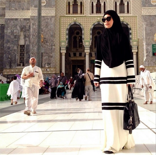 Gaya `Putih` Fashion Blogger Vivy Yusof