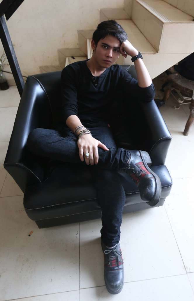 Gaya `Si Ganteng` Aliando Syarief, Pelantun Doa Niat Puasa