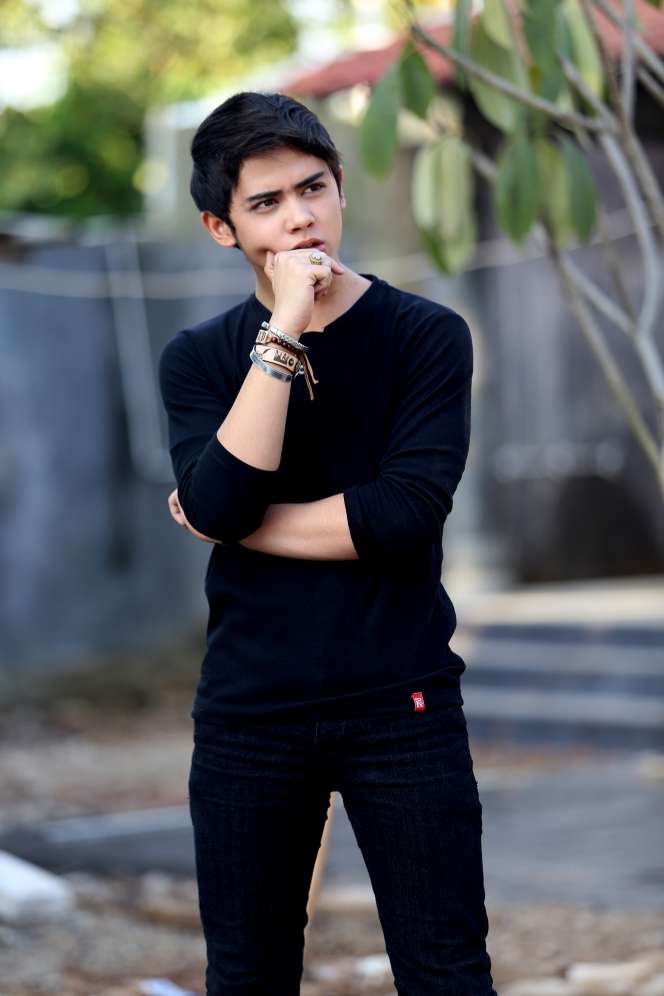 Gaya `Si Ganteng` Aliando Syarief, Pelantun Doa Niat Puasa
