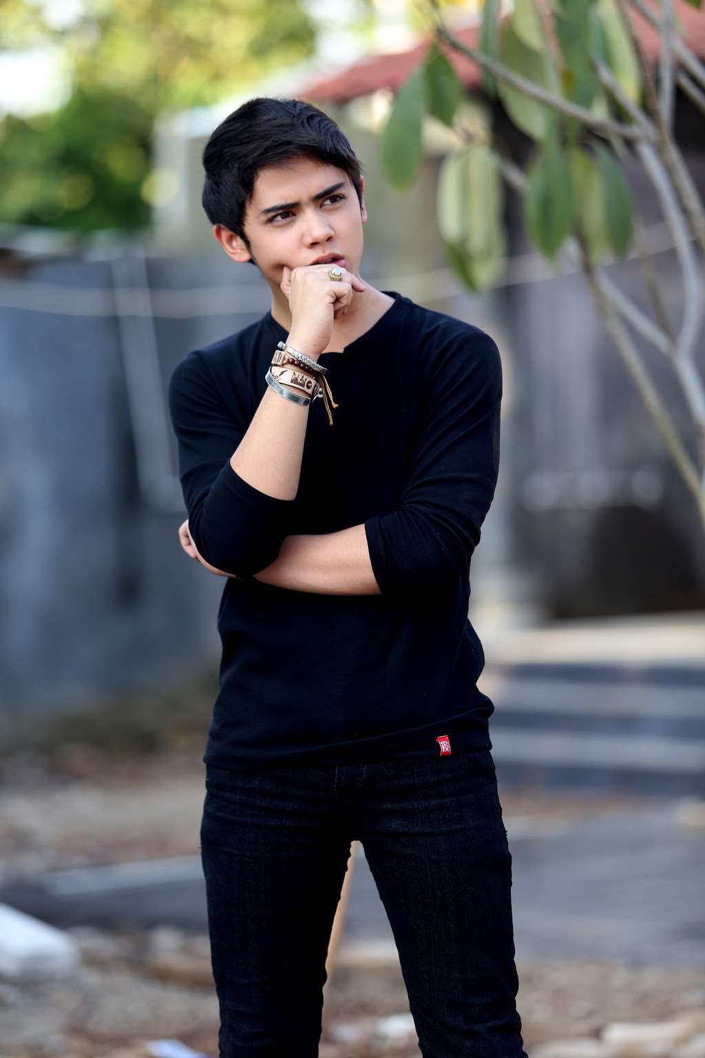 Gaya `Si Ganteng` Aliando Syarief, Pelantun Doa Niat Puasa
