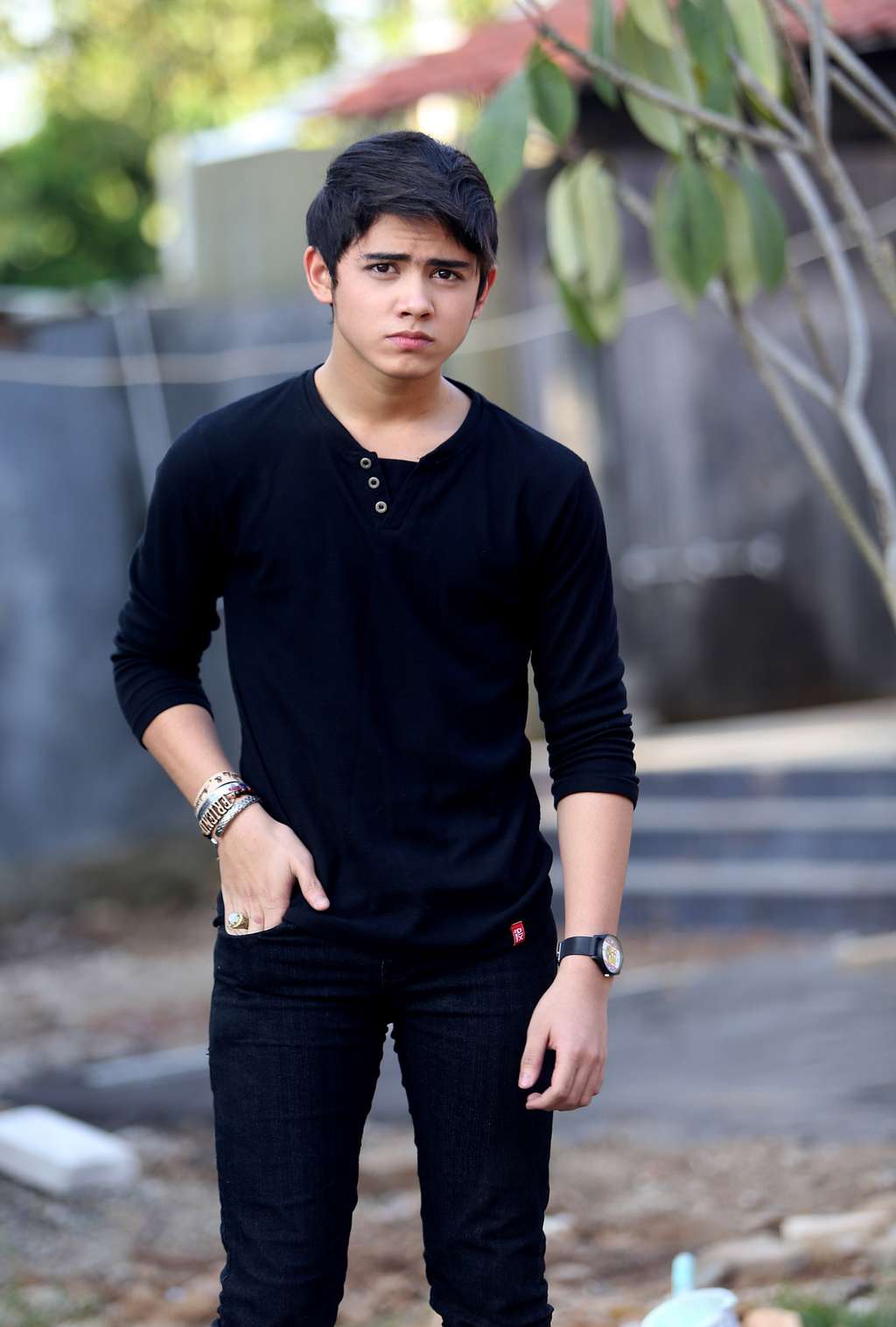Gaya `Si Ganteng` Aliando Syarief, Pelantun Doa Niat Puasa
