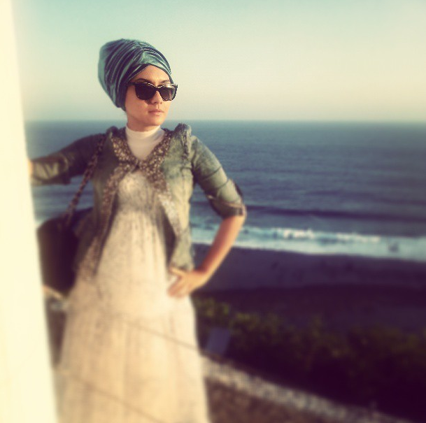 Gaya Hijab Turban Viona Eko `Patrio`