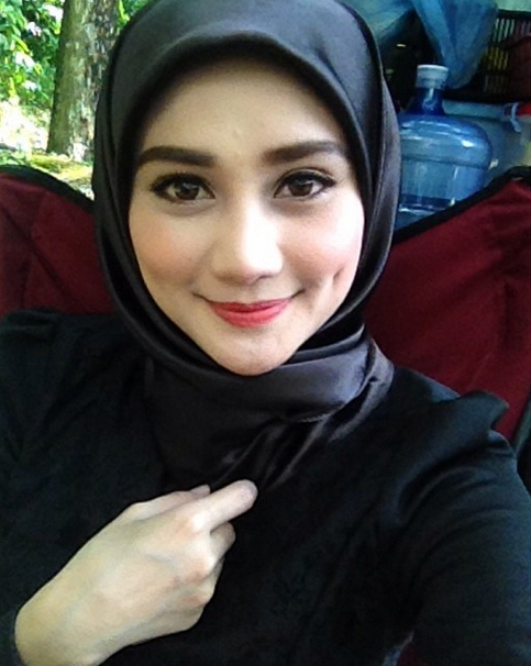 Artis Malaysia Ini Makin Cantik Setelah Berhijab
