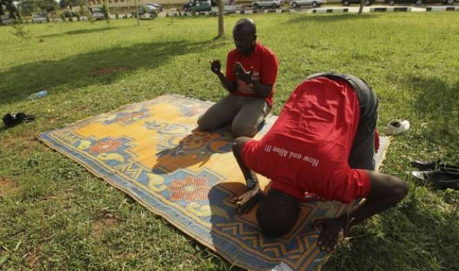 Kekhusyukan Salat Tak Memandang Tempat
