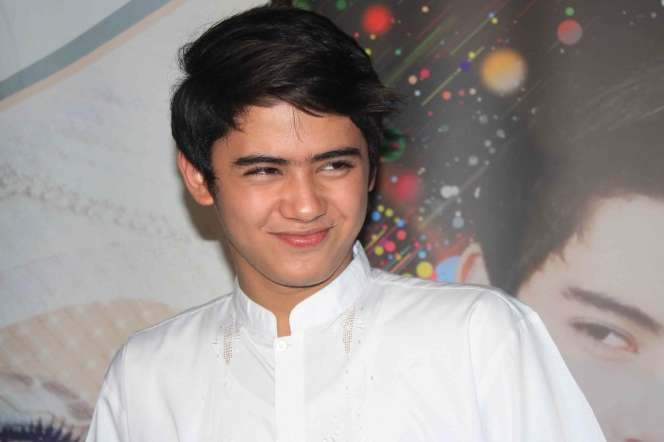 Gaya Baju Koko `Si Ganteng` Aliando Syarief