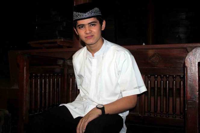Gaya Baju Koko `Si Ganteng` Aliando Syarief