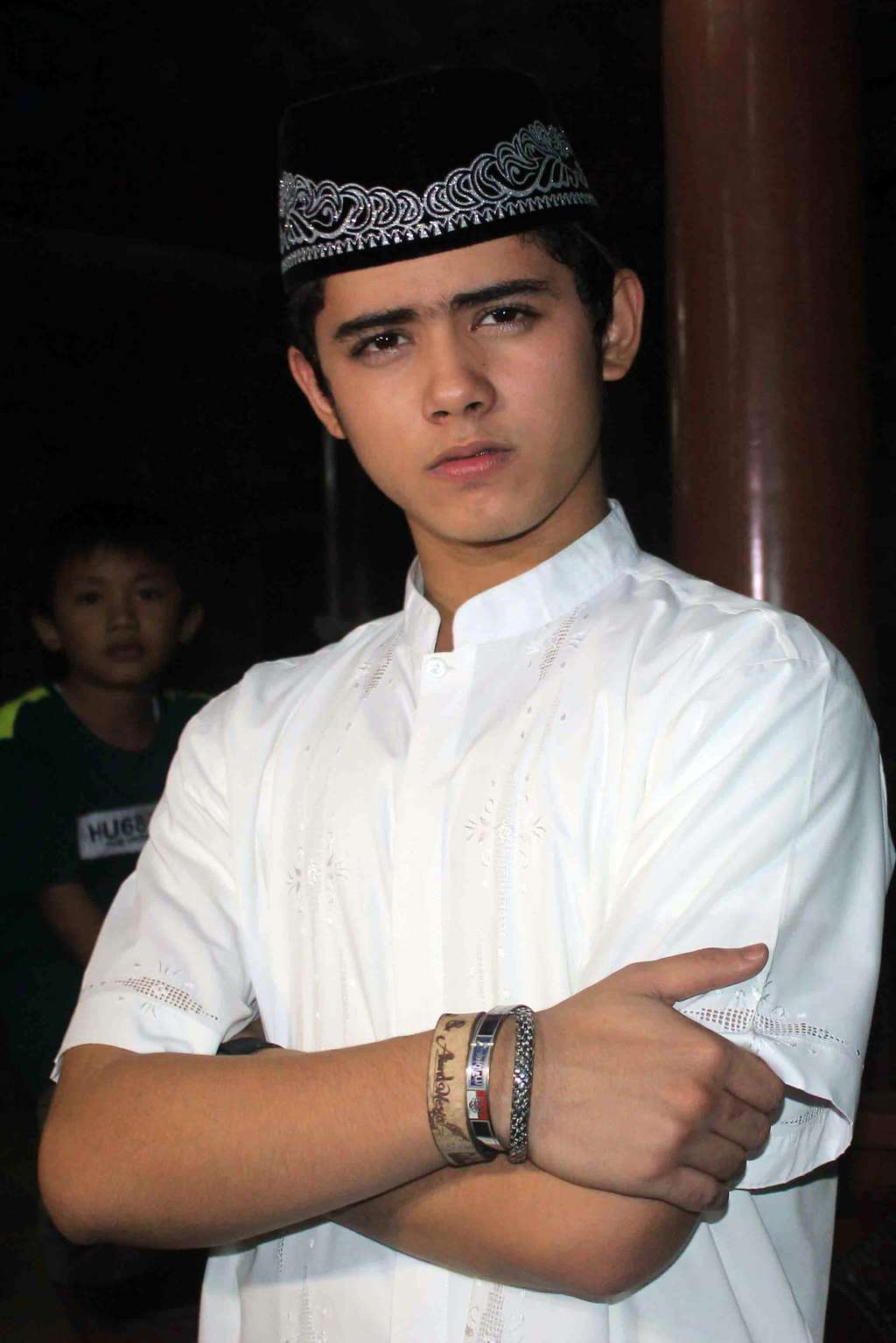 Gaya Baju Koko `Si Ganteng` Aliando Syarief