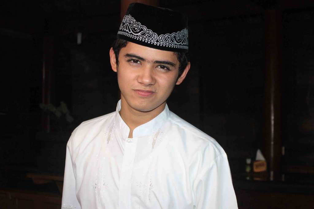 Gaya Baju Koko `Si Ganteng` Aliando Syarief