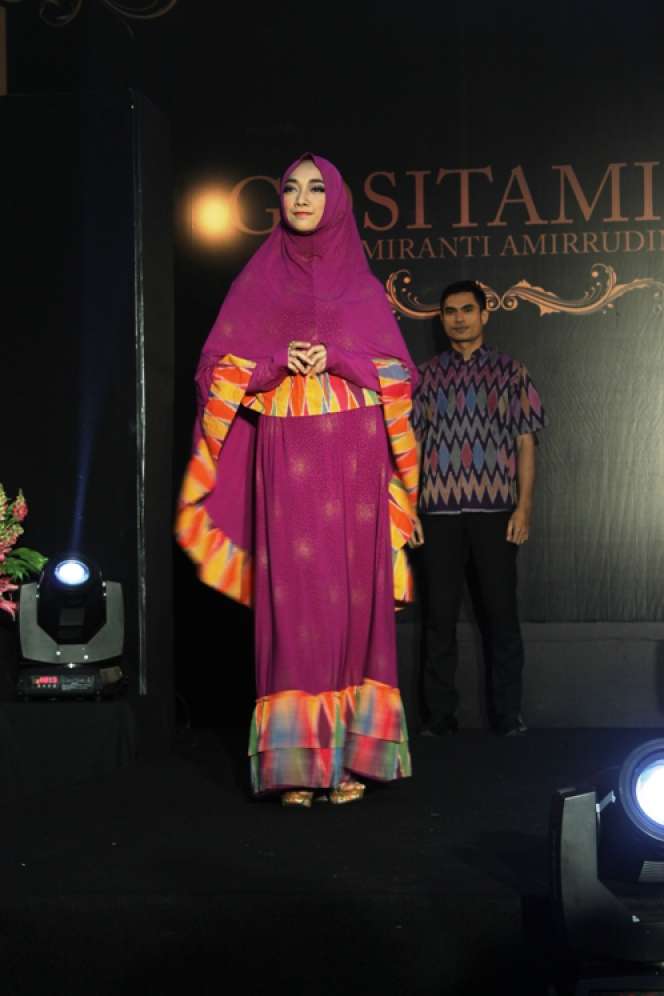 Hijab Elegan dari Tangan Pengacara