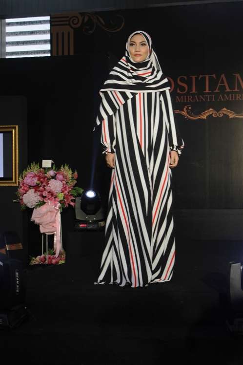 Hijab Elegan dari Tangan Pengacara