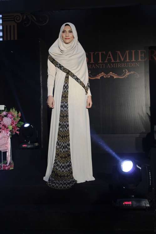 Hijab Elegan dari Tangan Pengacara