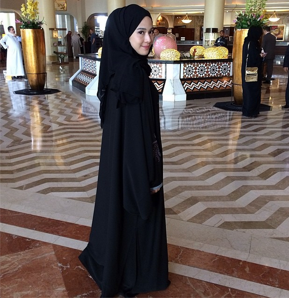 Cantiknya Dian Sastro `Selfie` Berhijab