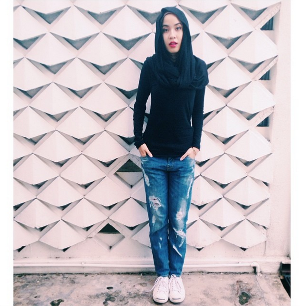 Hijab `Monokrom` Artis Cantik Malaysia