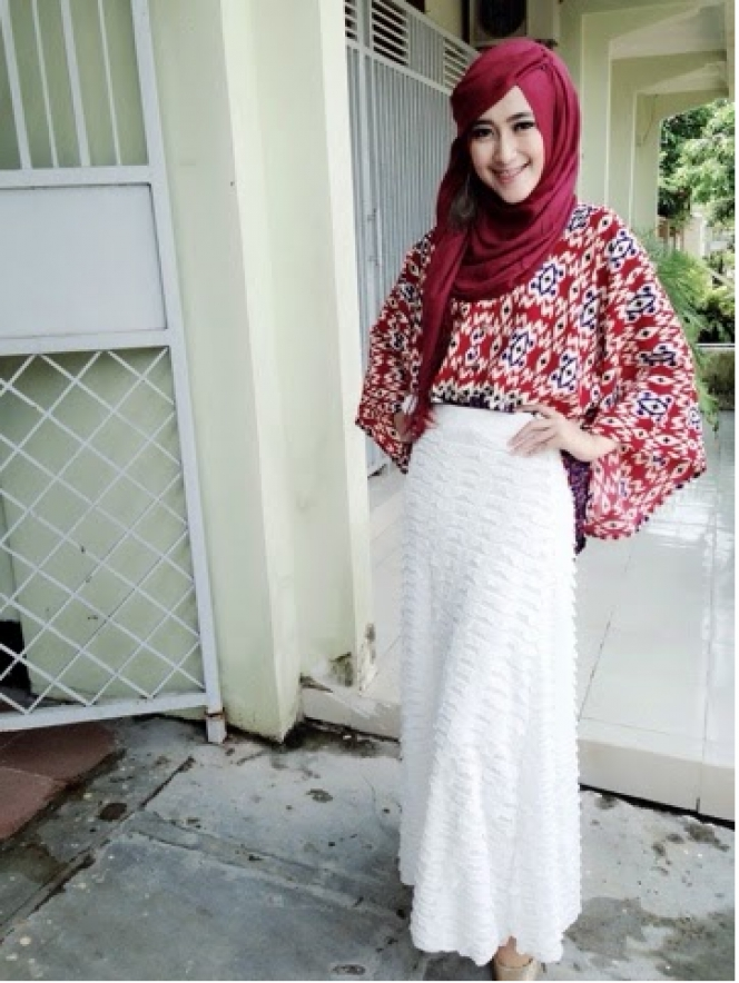 Padanan Jins-Blouse ala Hijaber Surabaya