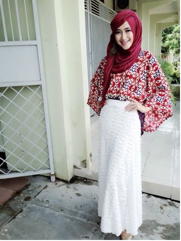 Padanan Jins-Blouse ala Hijaber Surabaya