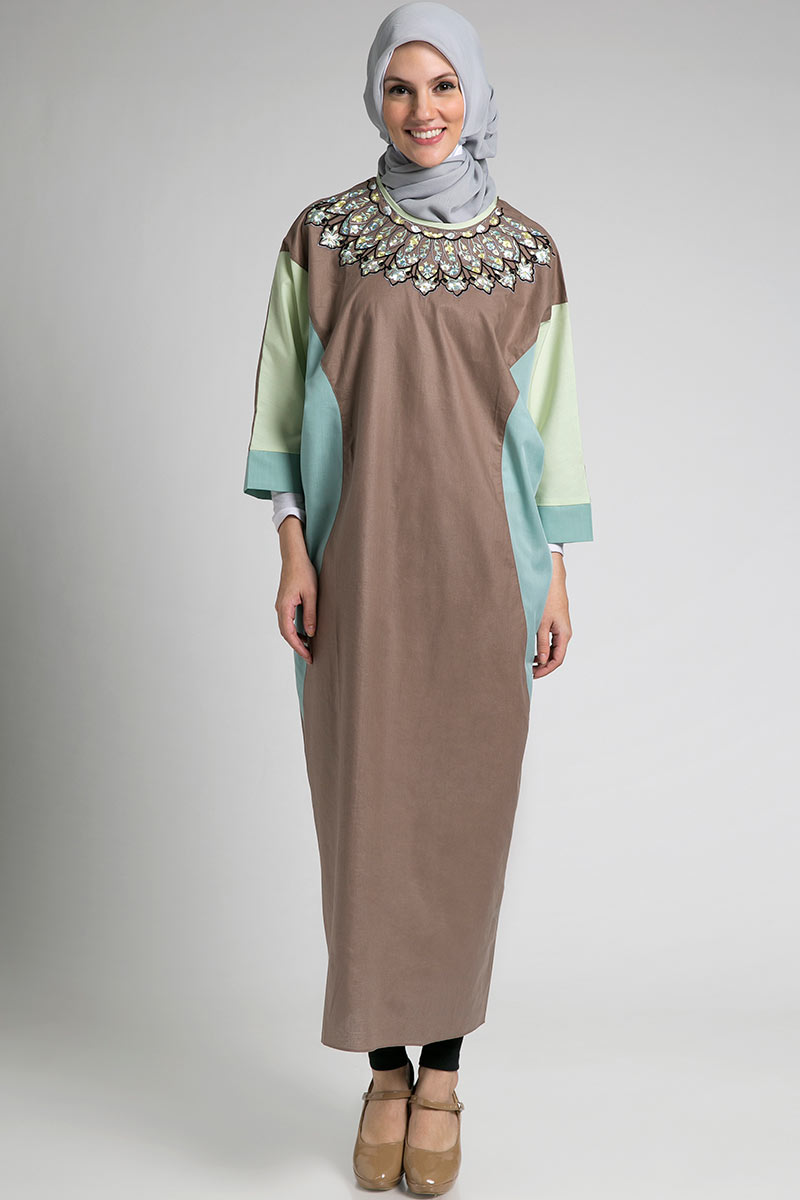 Tren Busana Lebaran: Gamis Simple, Warna Soft