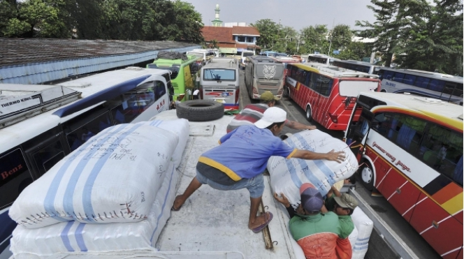 Pemudik Mulai Padati Terminal