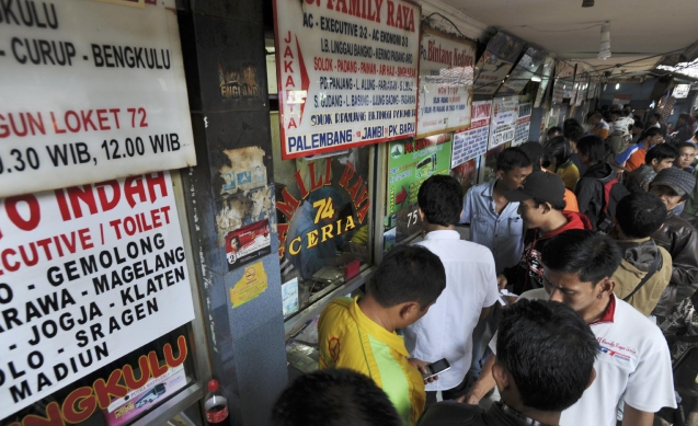 Pemudik Mulai Padati Terminal